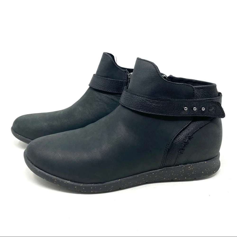 SuperFeet Ash black ankle booties